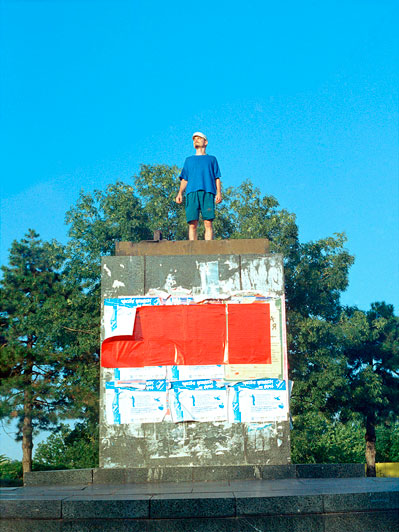 Kamen Stoyanov (from series) Hello Lenin 2003 C-print 40 x 30 cm edition 3/3 (+ 2 A.P.)