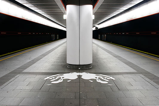 Kristina Lenard METRO 2007 C-print 82 x 123 cm edition 2/5 (+ 2 A.P.)