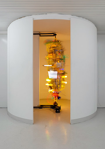 Alexander Laner Viva Las Vegas 2008 mixed media (light installation) dimensions approx. height 250 cm, diameter 100 cm Mit Leichtem Gepäck. Galleri Tom Christoffersen (In situ)