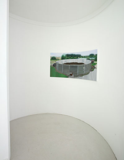 Allan Otte Beholderbillede (cinemascope) (Container Image (cinemascope)) 2006 acrylic on board 65 x 152 cm