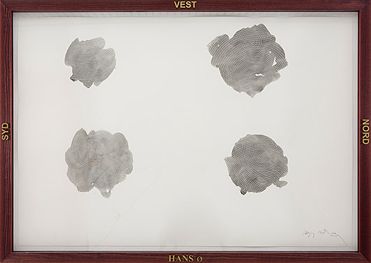 Hans Ø 2007 Tusch på papir, træ og vandskårne messingbogstaver 85 x 120 cm