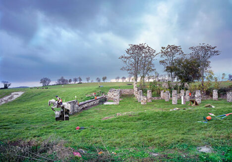 Thomas Bangsted: Plantation Field. 2009, Archival Pigment Print, 149 x 195 cm, edition 1/6 (+2AP)