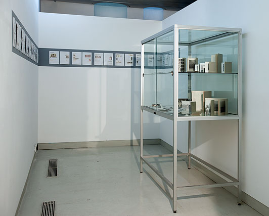 Installation view Jesper Fabricius and Hans-Peter Feldmann: Diverse løsninger Galleri Tom Christoffersen Cube, 2010