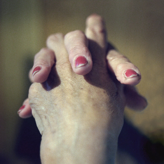 Susanne Wellm: Folded Hands. 2010, Pigment Archival, Print, 29 x 29 cm (image size 20 x 20 cm), Ed. 1/5 + 2 AP