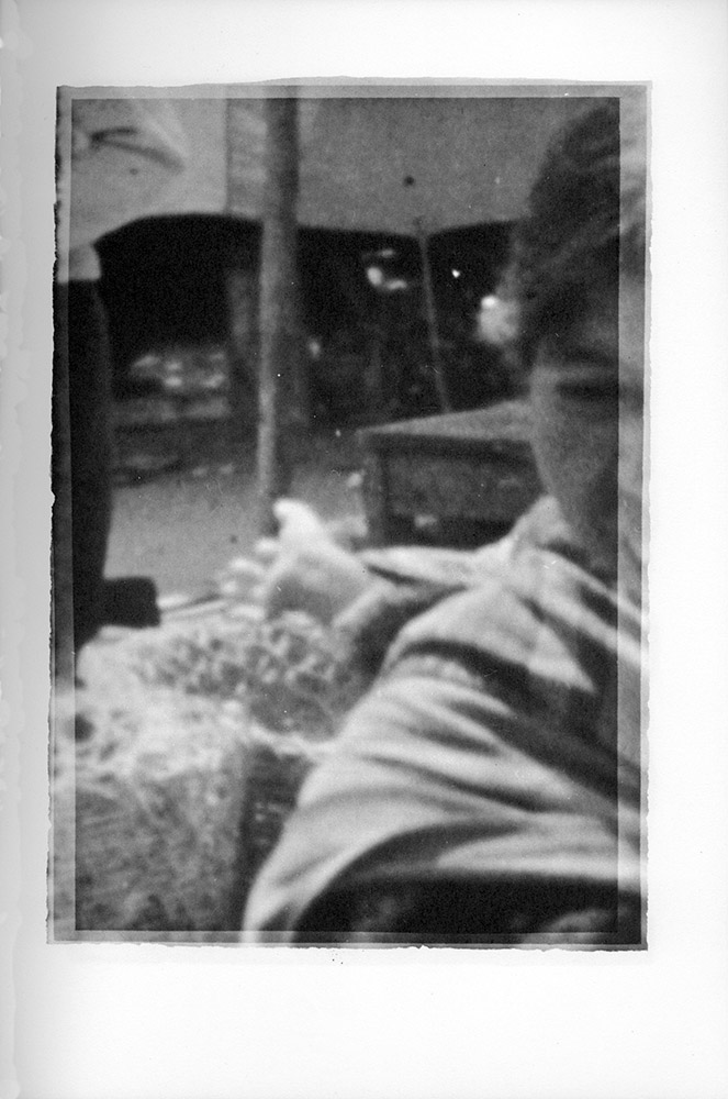 Side 9 fra bogen: UNDER DUEBLÅ HIMMEL GRÅ SKYER HVIDE SEJL Permild og Rosengren 1974