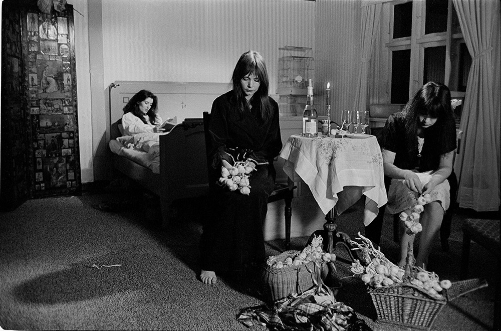 Tre Piger og en Gris Spillefilm Fotograf Teit Jørgensen Instruktion Per Kirkeby, Lene Adler Petersen, Ursula Reuter Christiansen, Elisabeth Therkelsen Produktion Flip Film/SFC 1972