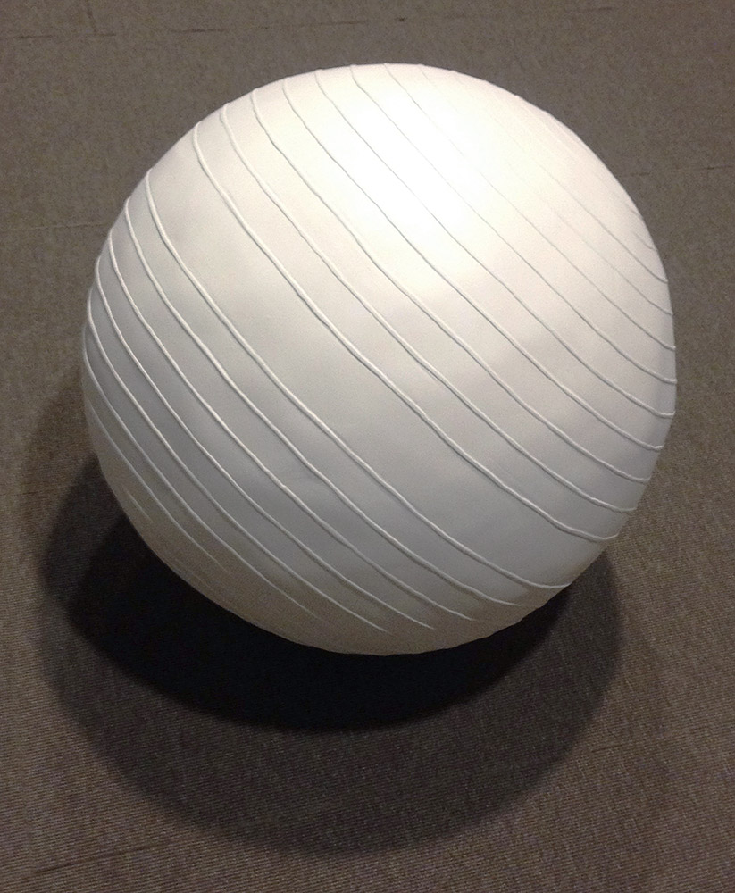 Klaus Thejll Jakobsen Uden titel Pilatesbold 2013 Jesmonite, milliput Ca. Ø 65 cm