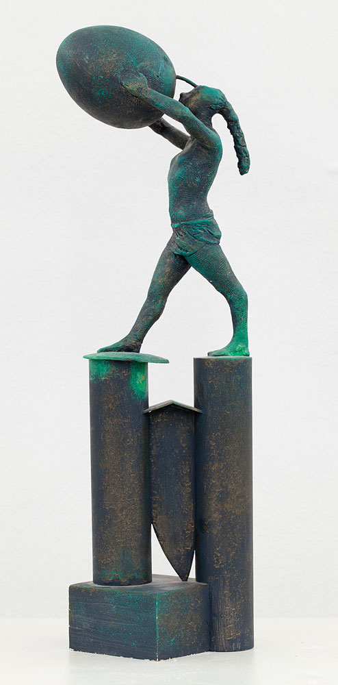 Mogens Møller Manden med ægget (skitse til Stormklokken) 1987 Bemalet gips 38 x 11,5 x 10, 1:11 Opstillet ved Stormklokken, Haderslev