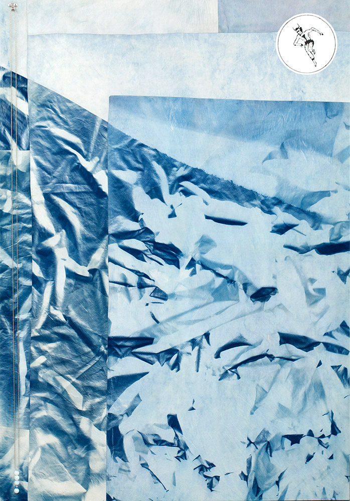 Jan S. Hansen Foot Prints: Devil Looking For Flames 2013 Kæde, perler, metal, serigrafi, cyanotype, helligt vand, brintoverilte og garvesyre på lærred, 180 x 125 cm
