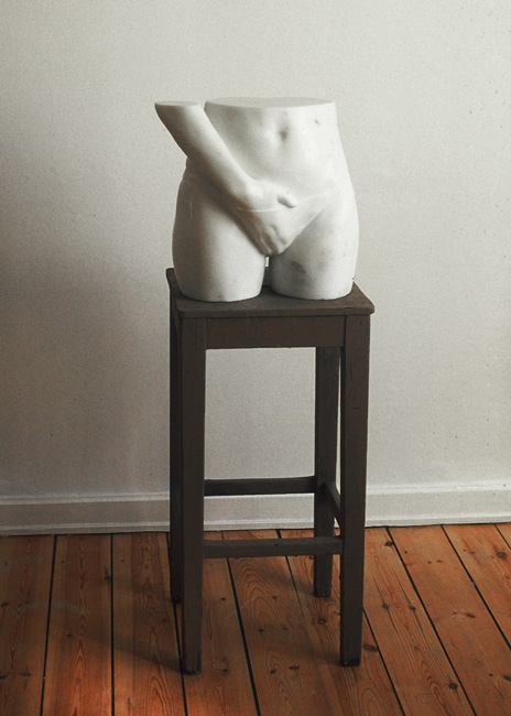 Eva Hjorth Den erotiske nødvendighed 2002 Carrara marmor H:40 x L:40 x B:40 cm