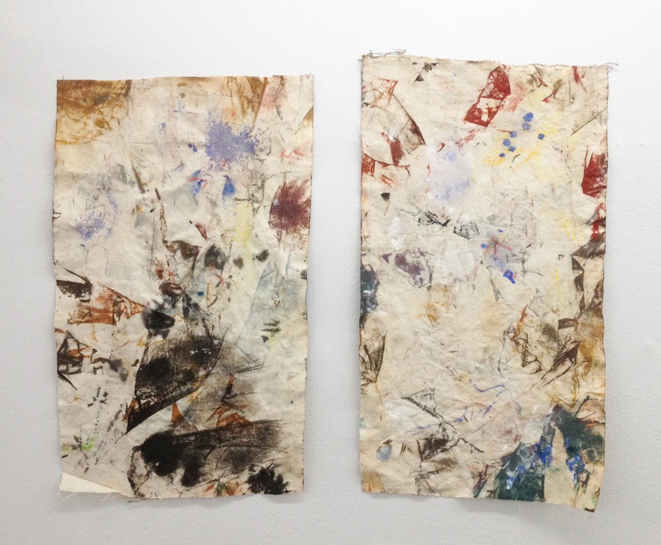 Svend Danielsen: Untitled (venstre). Gesso, olie & akvarel på lærred, 54 x 32 cm 2015 & Untitled (Højre). Gesso, olie & akvarel på lærred, 57 x 31 cm 2015