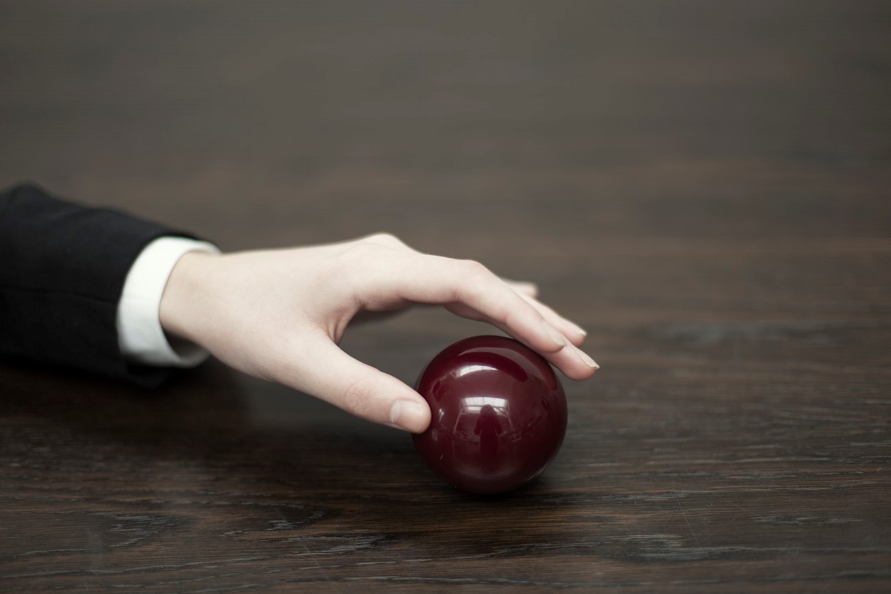 Susanne Wellm, Susanne Wellm: Young Hand / Reflexsions. Archival Pigment Print, 30 x 43 cm. 2015