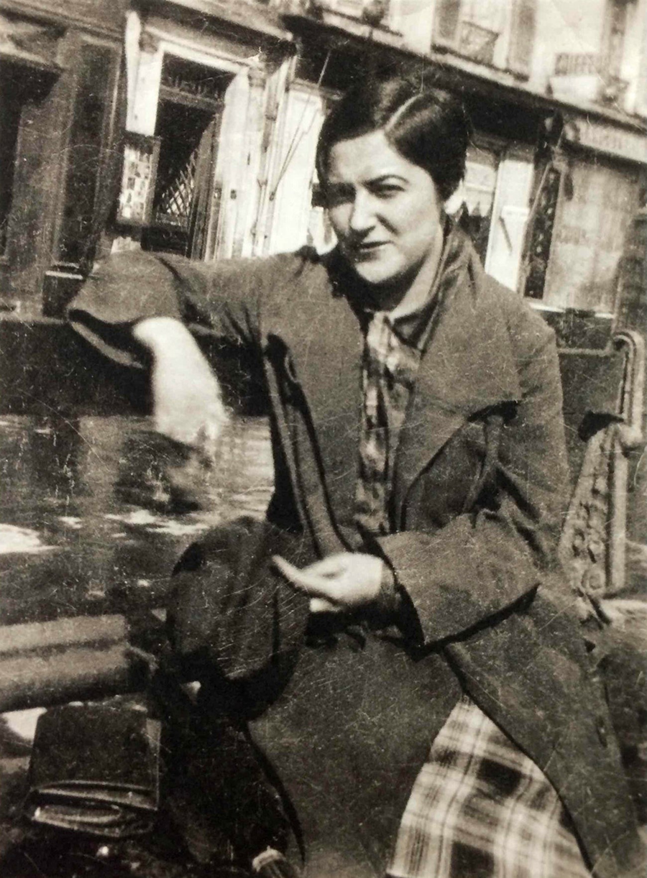 Franciska Clausen på Boulevard Montparnasse, Paris 1926. Foto Florence Henri