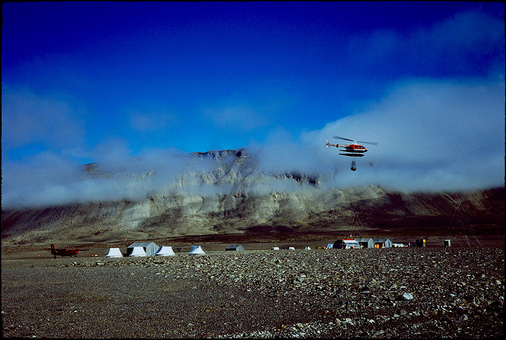 Geologi - er det egentlig videnskab? – en simpel film Kortfilm Fotograf Teit Jørgensen. Instruktion Per Kirkeby Optaget i Danmark, Norge, Pearyland Produktion SFC 1980
