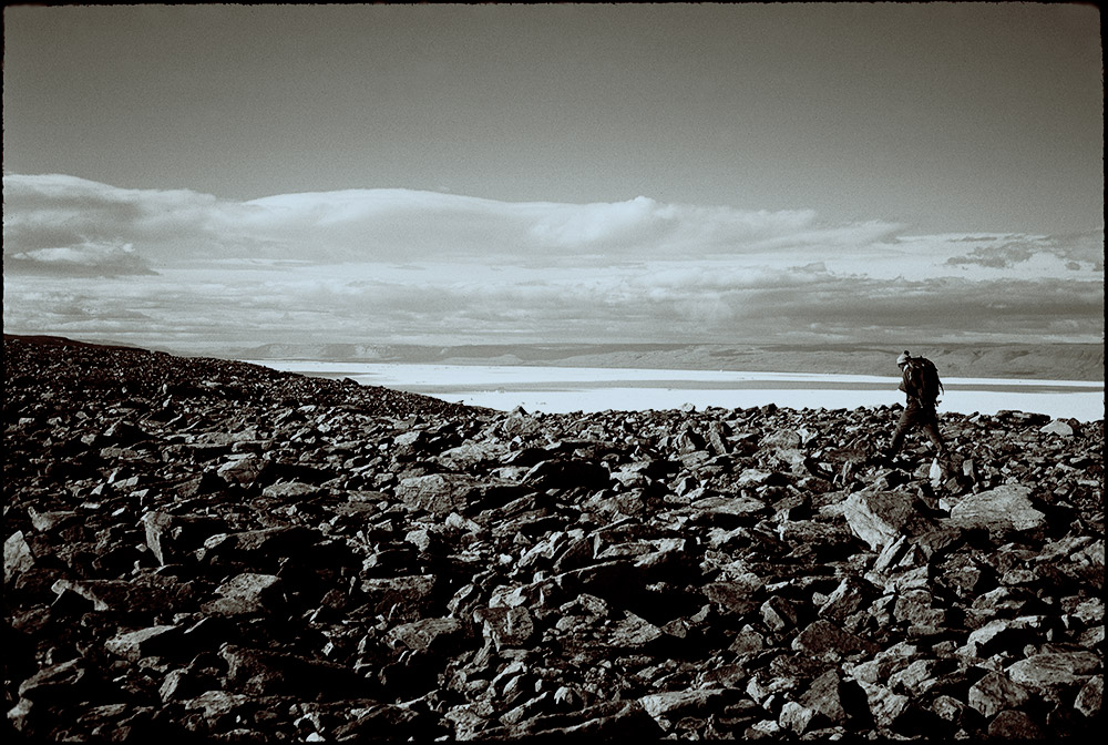 Geologi - er det egentlig videnskab? – en simpel film Kortfilm Fotograf Teit Jørgensen. Instruktion Per Kirkeby Optaget i Danmark, Norge, Pearyland Produktion SFC 1980