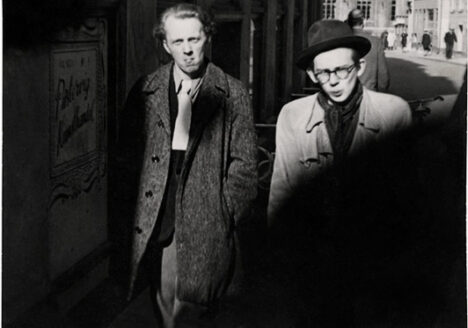 Ib Geertsen and Albert Mertz in front of Pustervig Art Dealer in 1944. Photo: Jørgen Roos