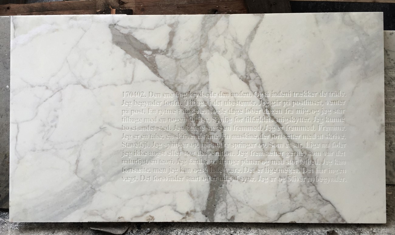 Morten Søndergaard: Natbog 17.04.02, 2016, Carrara marmor (Calacatta oro), 70 x 130 cm