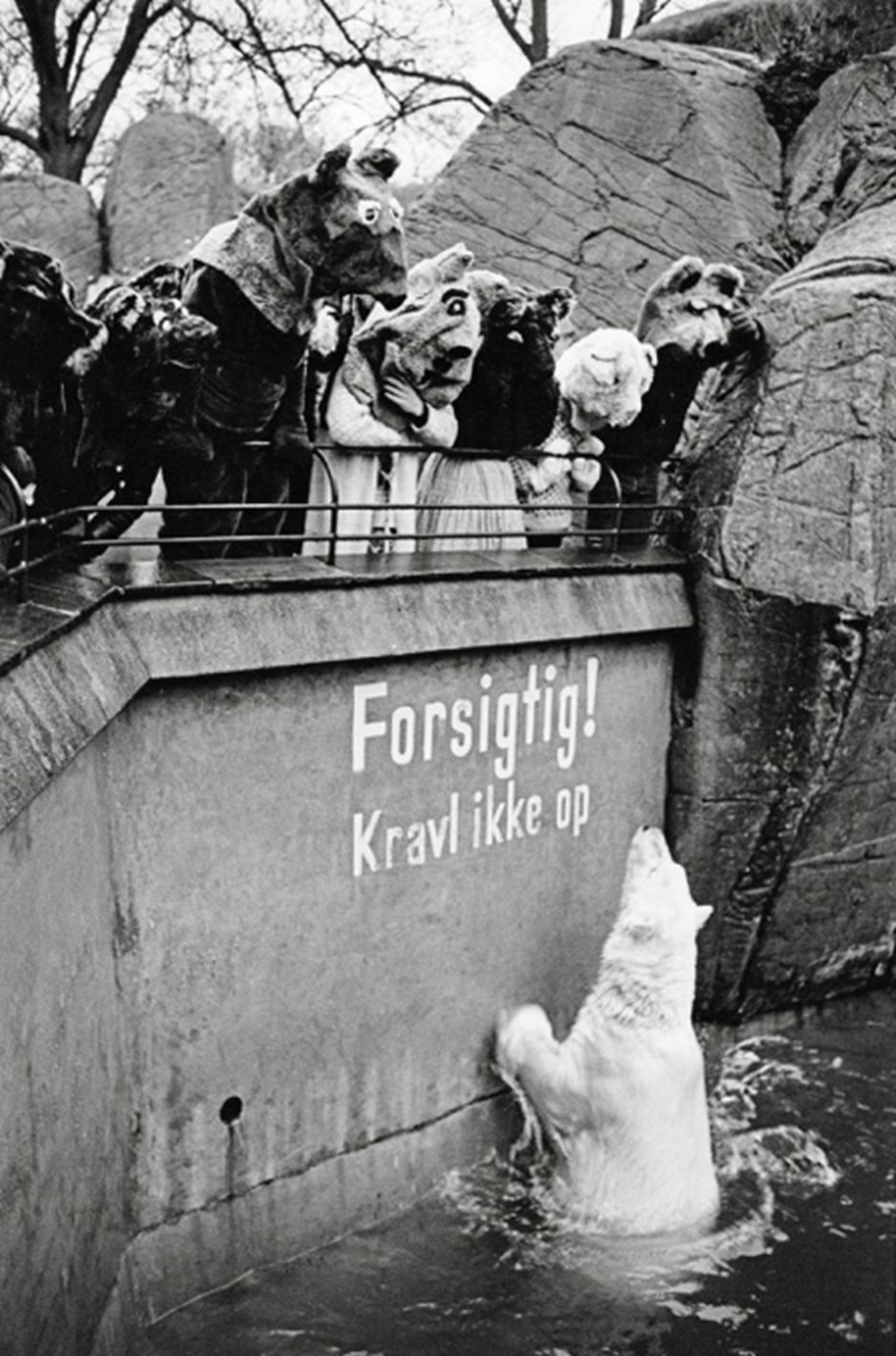 Susanne Mertz: Solvognens dyrehær, 1977, 1977, photographic print on Hahnemuhle paper, 43 x 28 cm