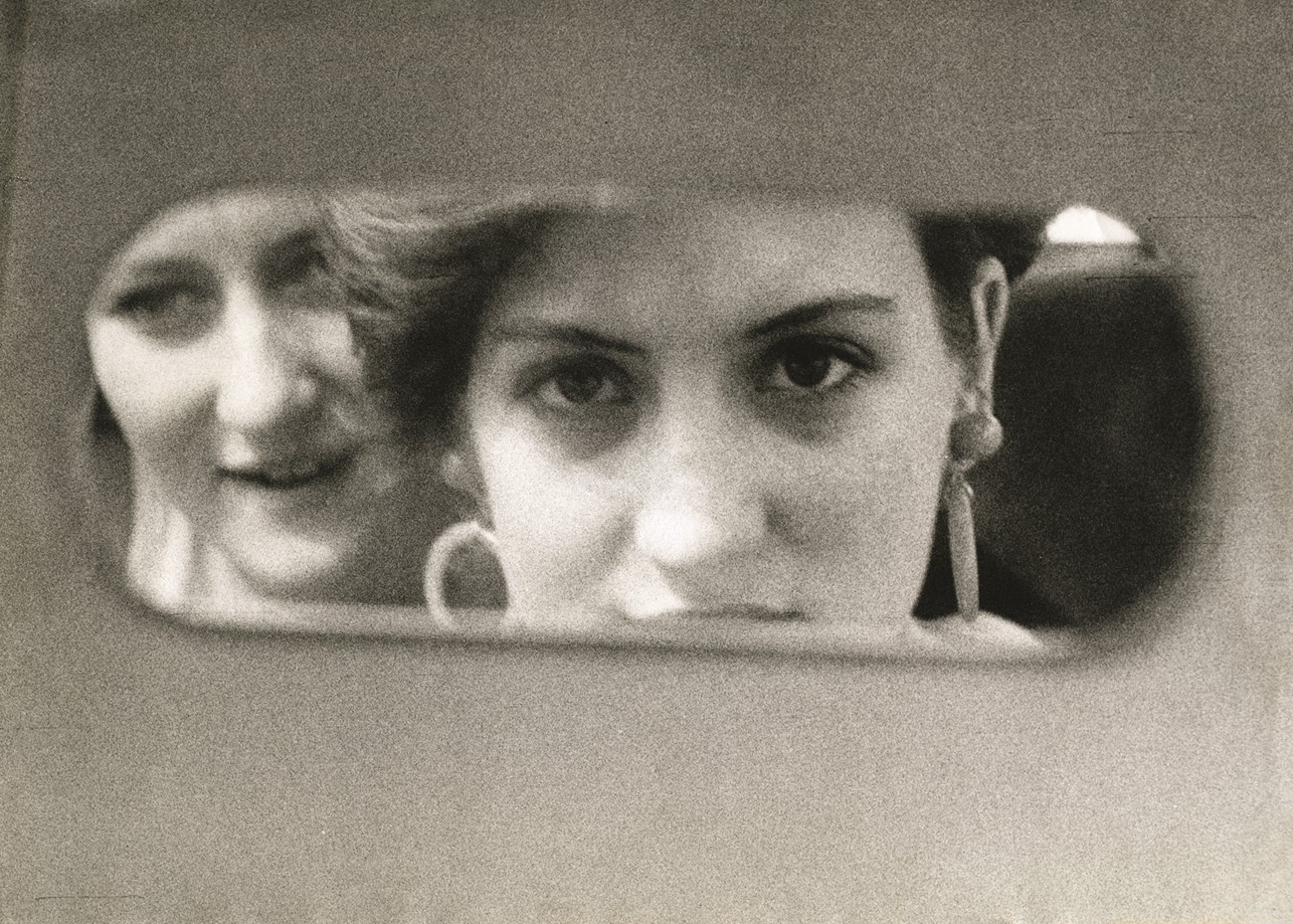 Susanne Mertz: Selvportræt. 1969, photographic print on Hahnemuhle paper, 30 x 40 cm, Susanne Mertz: Selvportræt. 1969, photographic print on Hahnemuhle paper, 28x43 cm