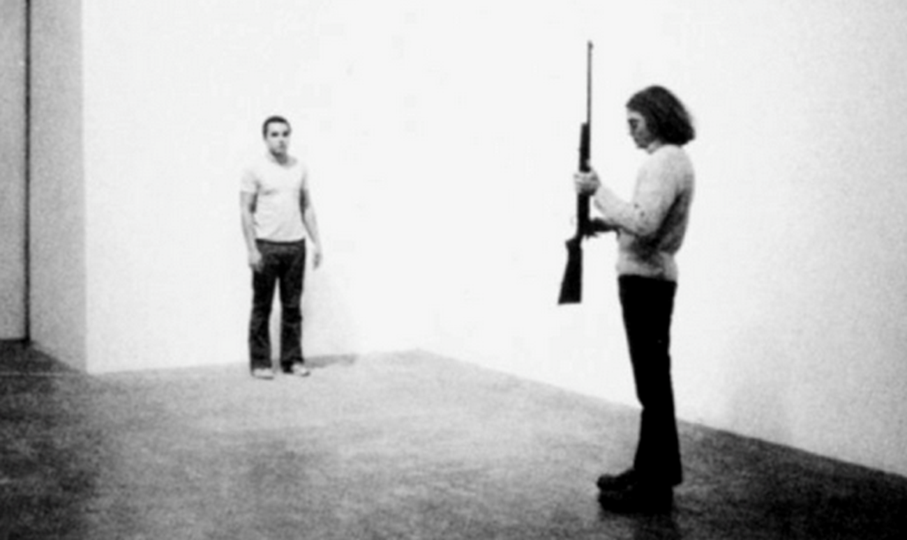 Chris Burden: Shoot (screen shot), 1971, F-Space Gallery. Foto: Alfred Lutjeans