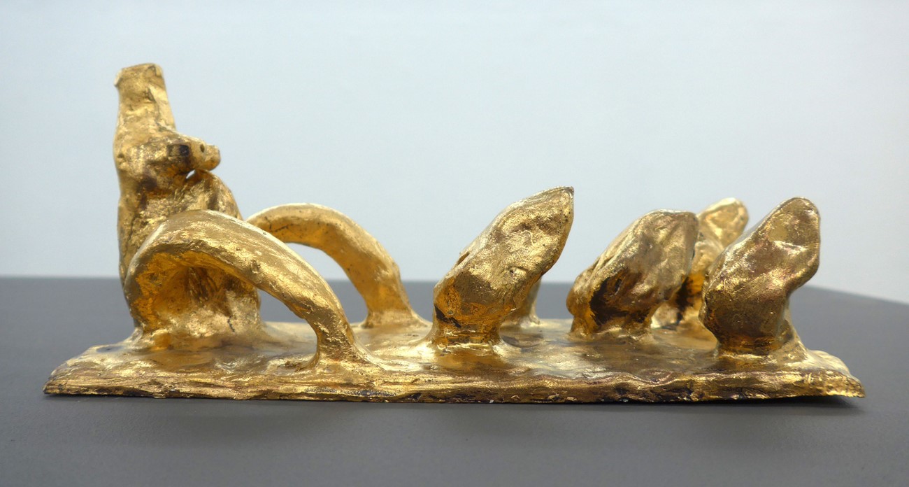 Frederik Næblerød: Stentøj 2, 2017, Gold plated ceramics, 18 x 27 cm
