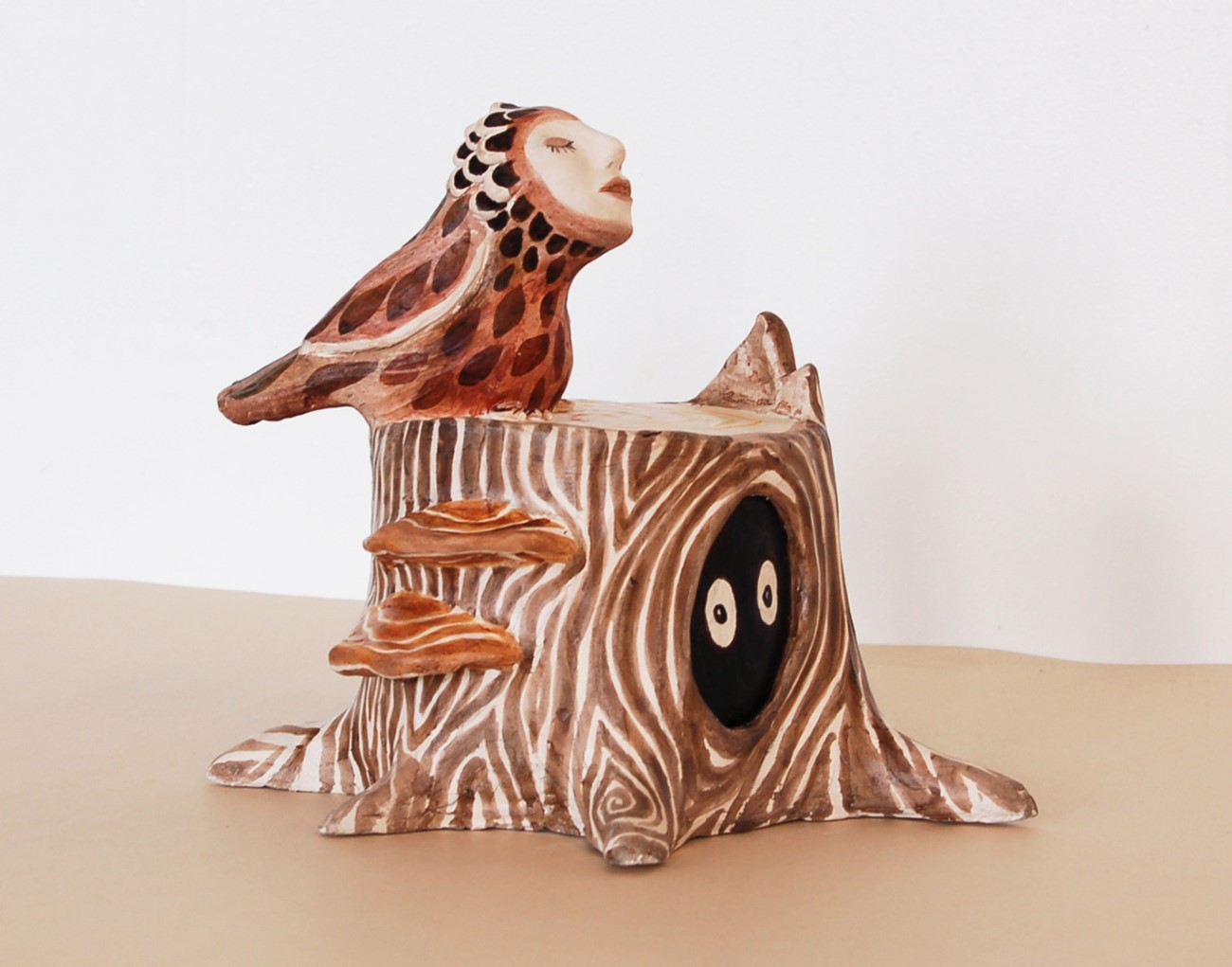 Julie Nord: Exotic Souvenirs (Tree Stump), 2017, Acrylic painted ceramics, 21 x 25 cm