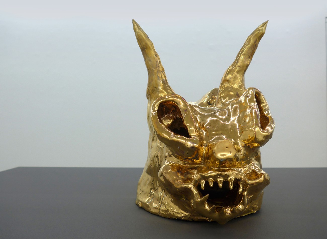 Frederik Næblerød: Stentøj 1, 2017, Gold plated ceramics, 29 x 33 cm