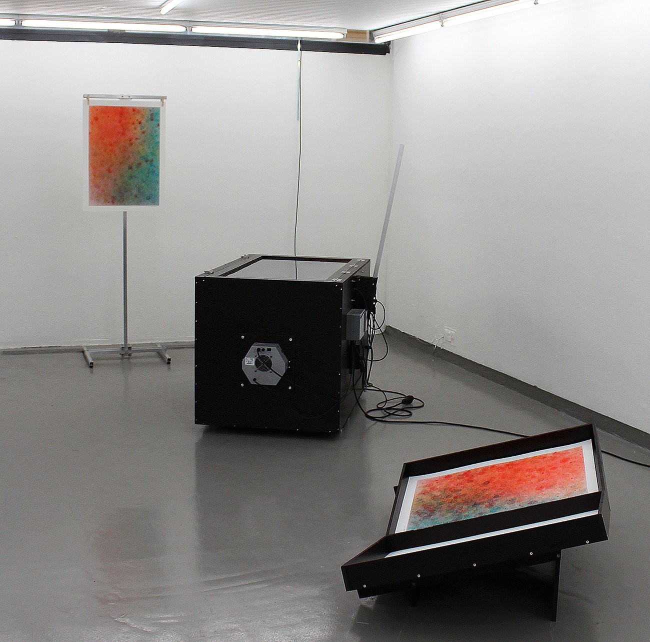 SB007 Watercolour Tool (Installation), 2016, Panels, electronics, paper and soap, 160 x 90 x 135 cm