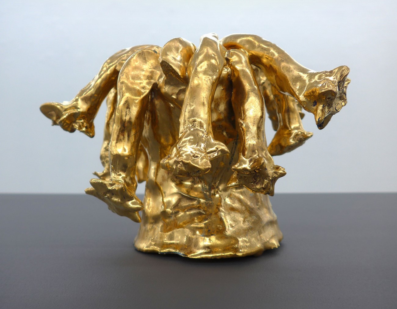 Frederik Næblerød: Stentøj 3, 2017, Gold plated ceramics, 11 x 25 cm