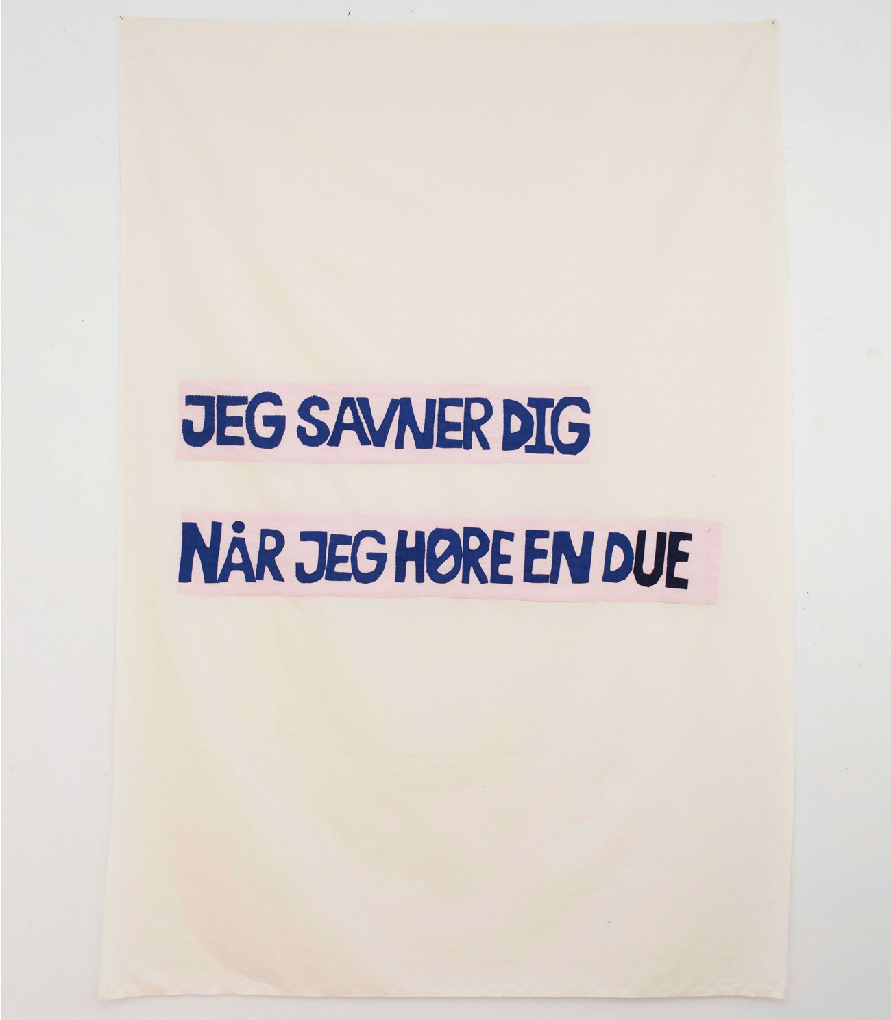Gudrun Hasle: Jeg savner dig når jeg høre en due, 2017, Embroidery on textile, 165 x 116 cm