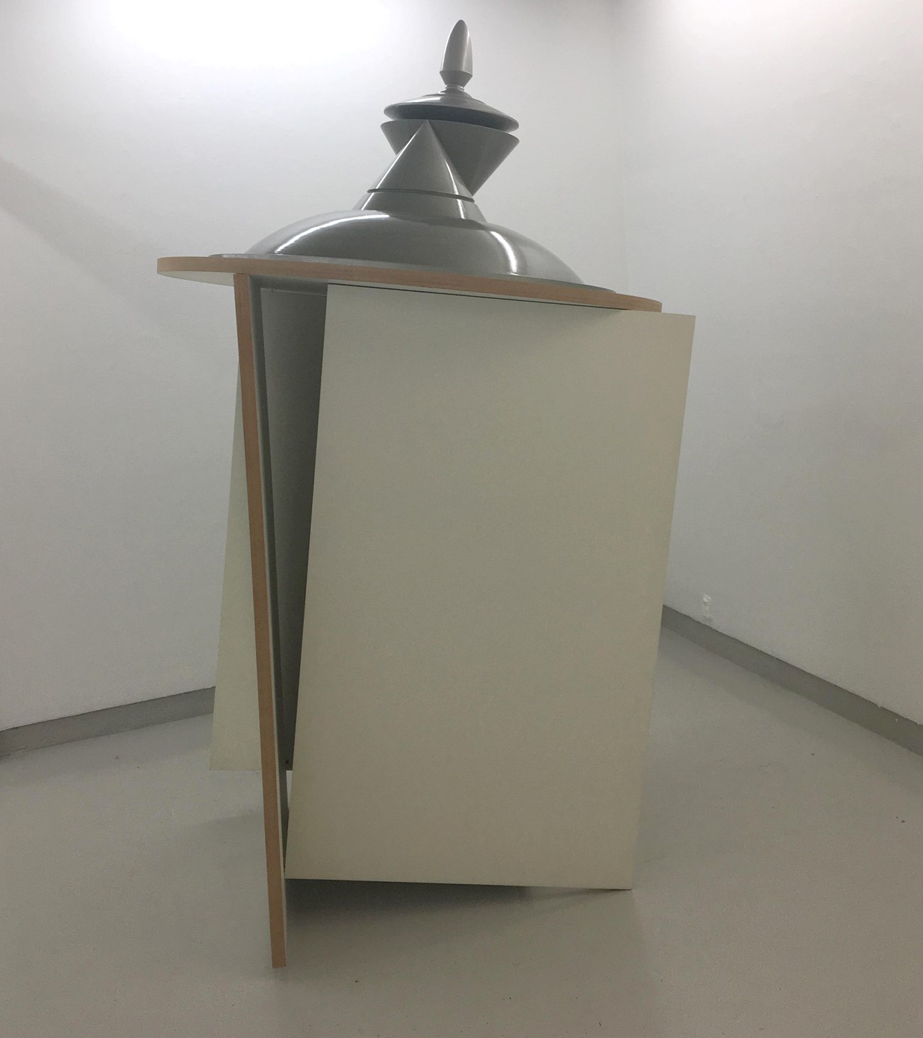 Øivind Nygård: Metrolegeme, 1992, Fiberglass armed polyester, MDF and auto lacquer, 230 x 110 cm