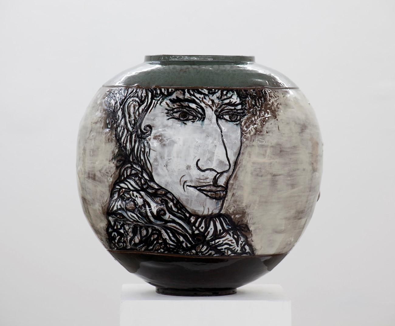 Knud Odde: Moon Jar, 2018, Glazed ceramics, H 40 / Ø 40 cm